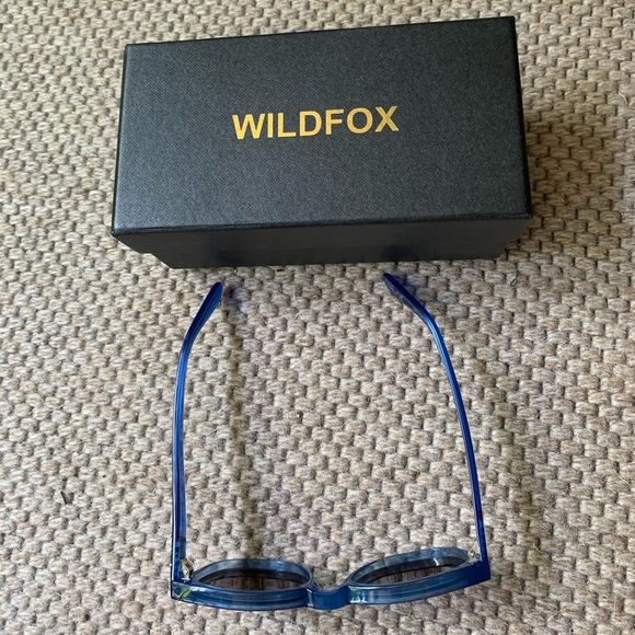 WILDFOX BLUE MIRROR SUNGLASSES - Picture 5 of 6